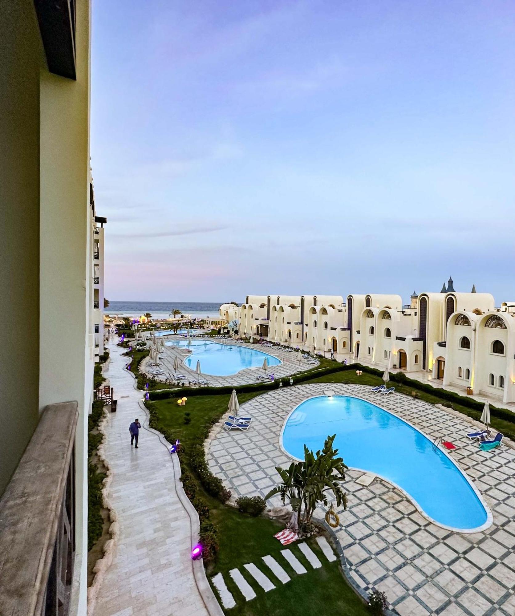 Luxury Beachfront Studio- Foreign Nationals Only Hurghada Eksteriør bilde