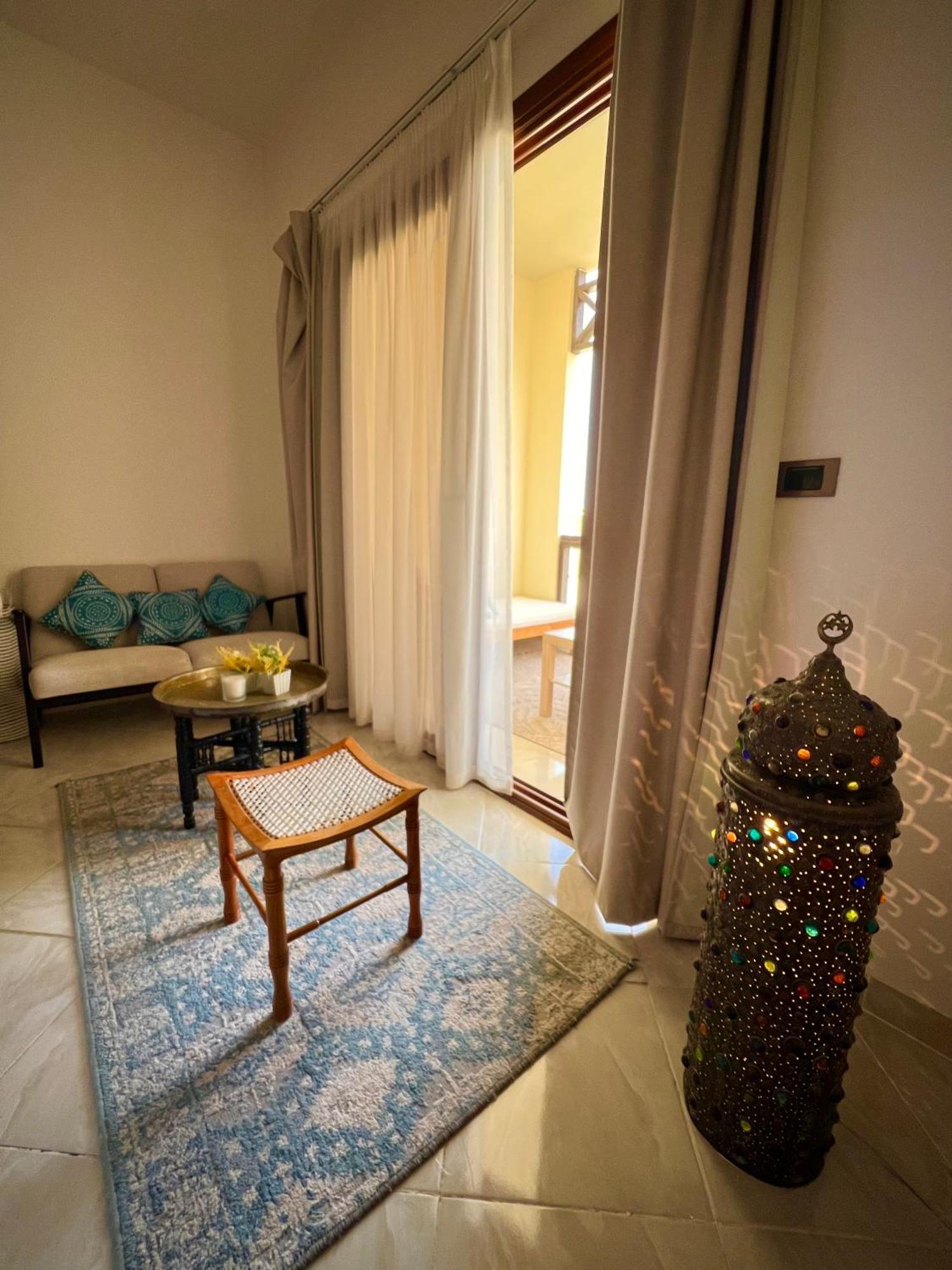 Luxury Beachfront Studio- Foreign Nationals Only Hurghada Eksteriør bilde
