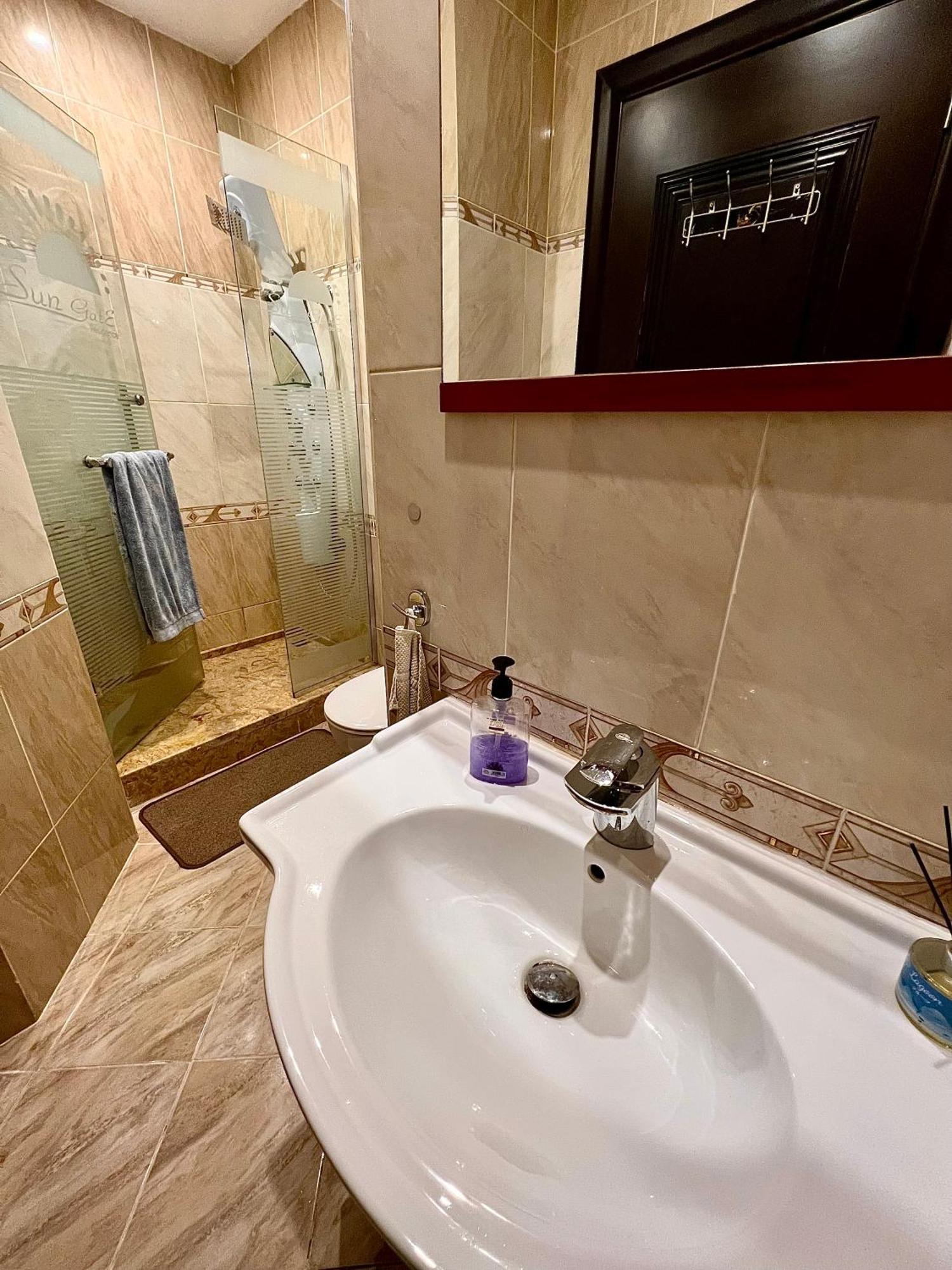 Luxury Beachfront Studio- Foreign Nationals Only Hurghada Eksteriør bilde